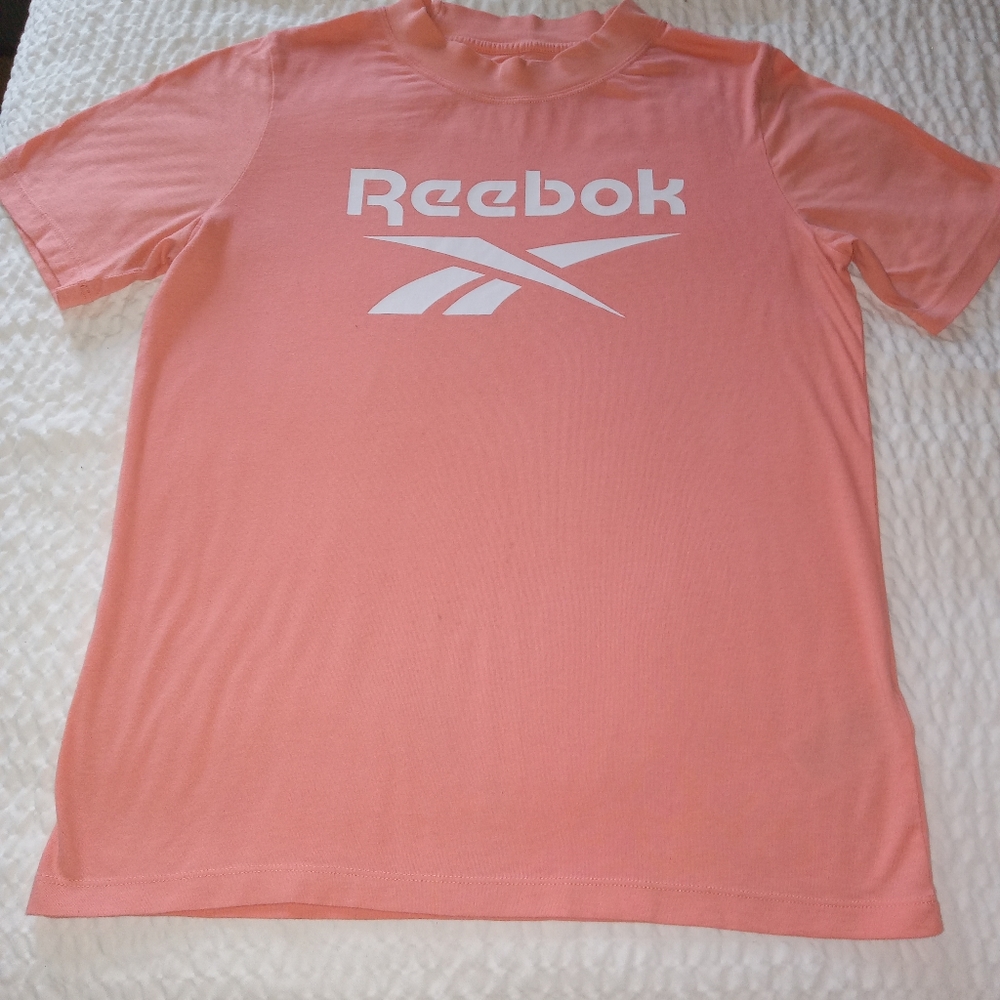 WOMANS T-SHIRT SIZE MEDIUM REEBOK